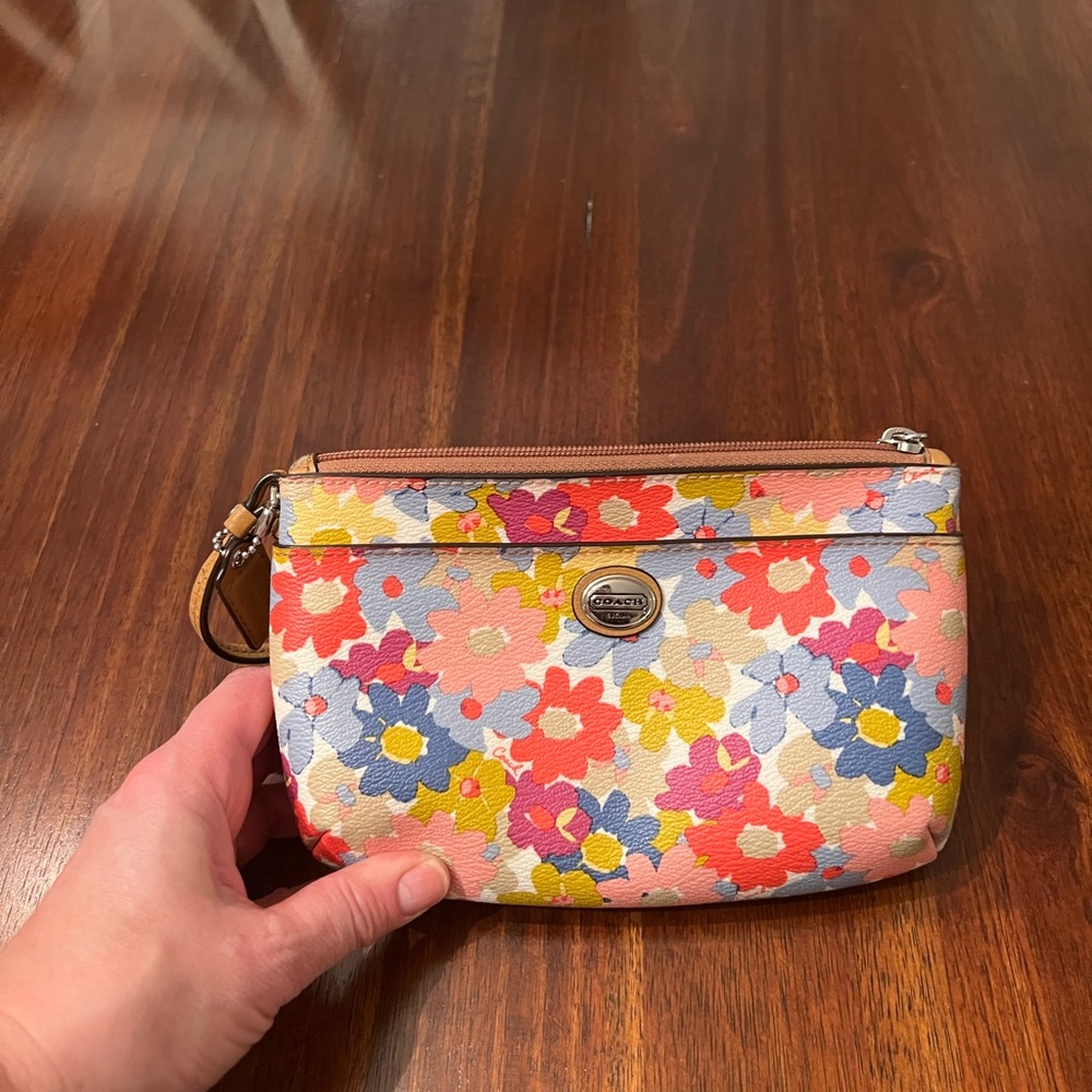 Small Flowered Coach Clutch
